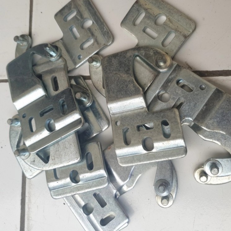 Engsel Kulkas Bawah C