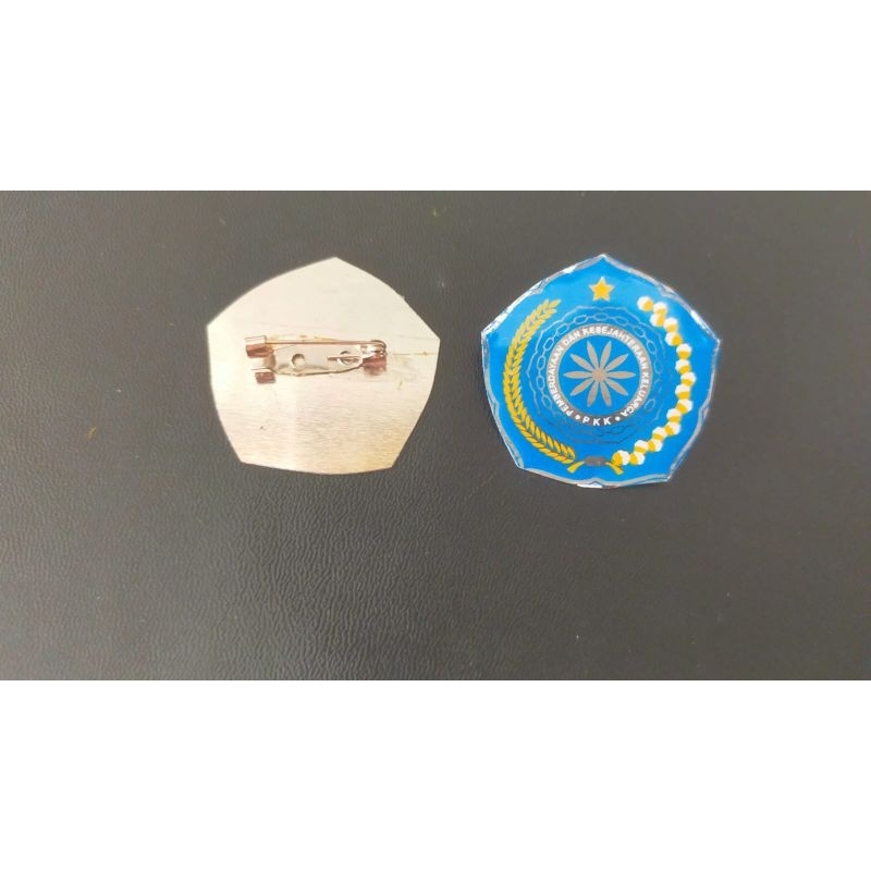 pin PKK lapis resin 3,5 cm bijian