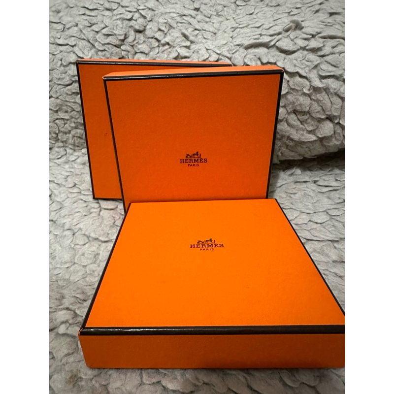 

Hard box herme5
