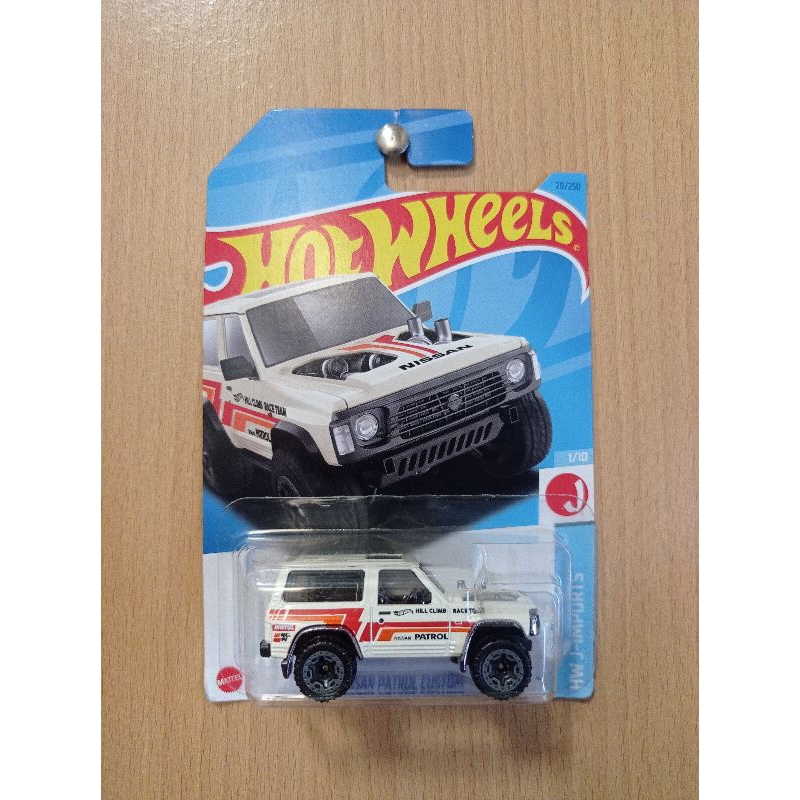 Hotwheels Nissan Patrol Custom - Putih