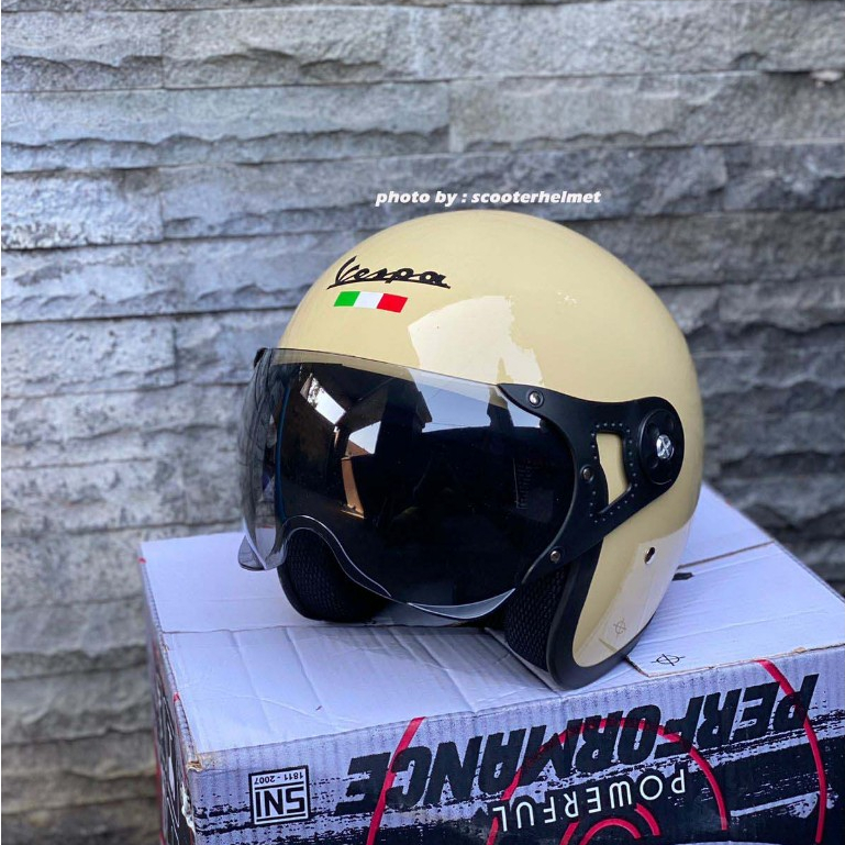 Helm Vespa Retro Piaggio Cream + Visor Italy