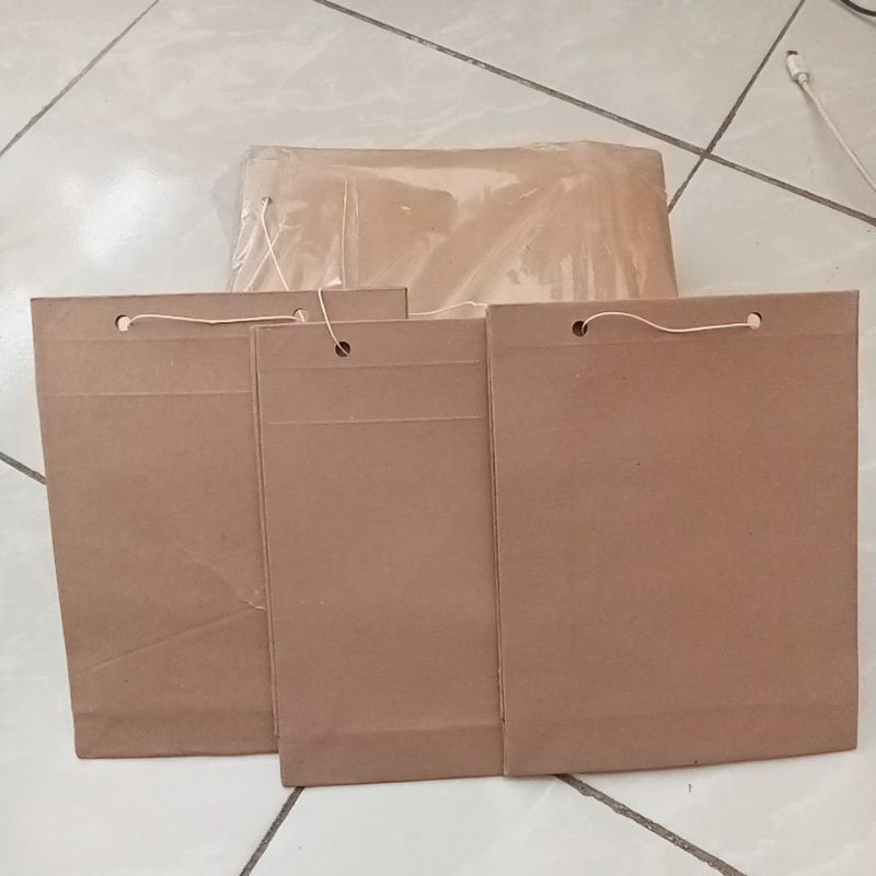 

PAPERBAG POLOS COKLAT - ukuran (17 × 5 × 21) * Harga per PCS