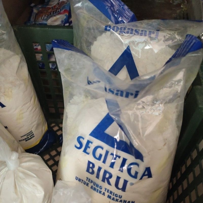 

terigu segitiga biru 1kg