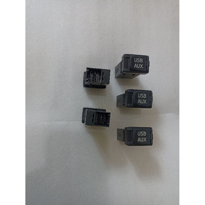 usb aux switch Avanza veloz, Yaris, Vios, Innova, Fortuner Tanpa SOKET KABEL untuk