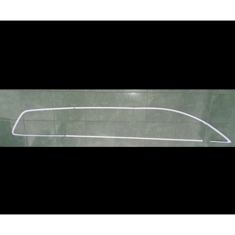 lis kaca innova lama