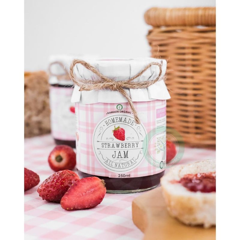 

HOMEMADE STRAWBERRY JAM - MADE WITH REAL STRAWBERRY AND REAL HONEY