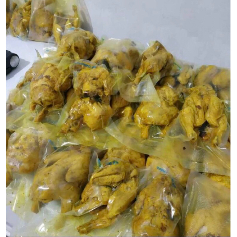 

ayam ungkep bumbu kuning 1 ekor