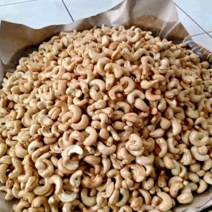 

Kacang Mede Utuh 1kg matang/goreng