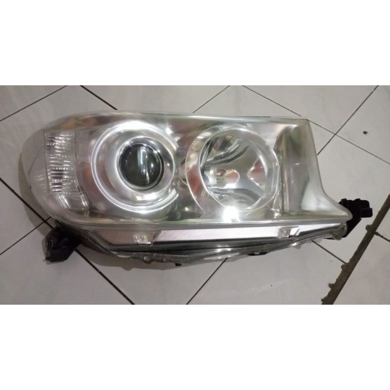 lampu depan fortuner tahun 2010 kanan