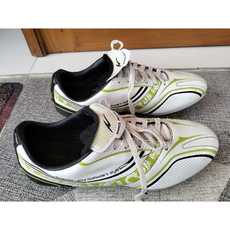 sepatu bola pro att 42 second