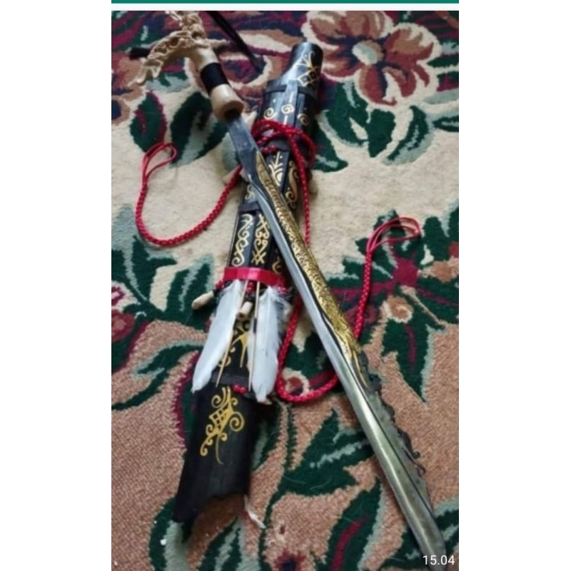 Mandau khas Suku Dayak Kalimantan motif naga