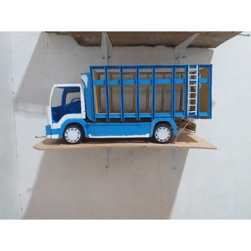 miniatur truk isuzu nmr71 model bak ayam skala 1:14 y