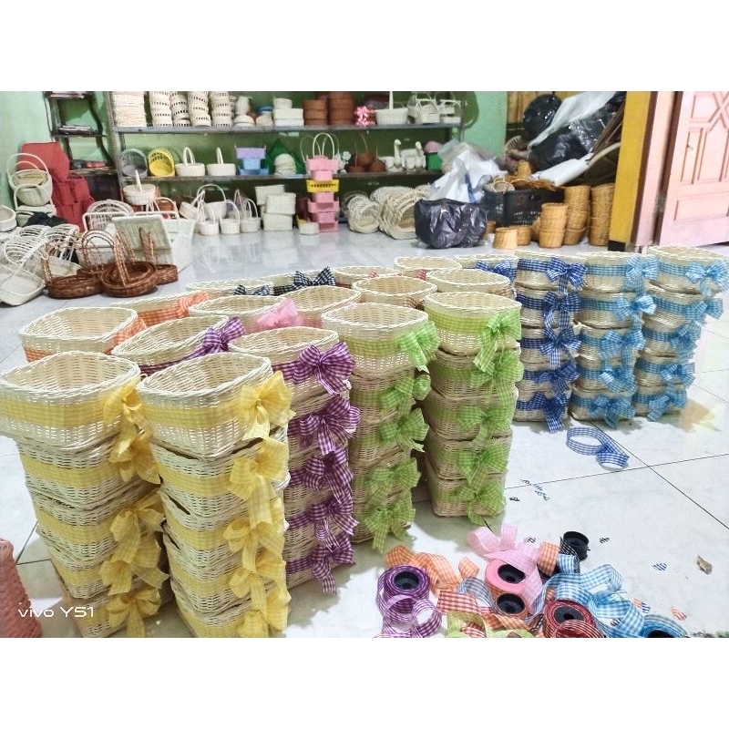 

keranjang rotan 14*14 FREE pita