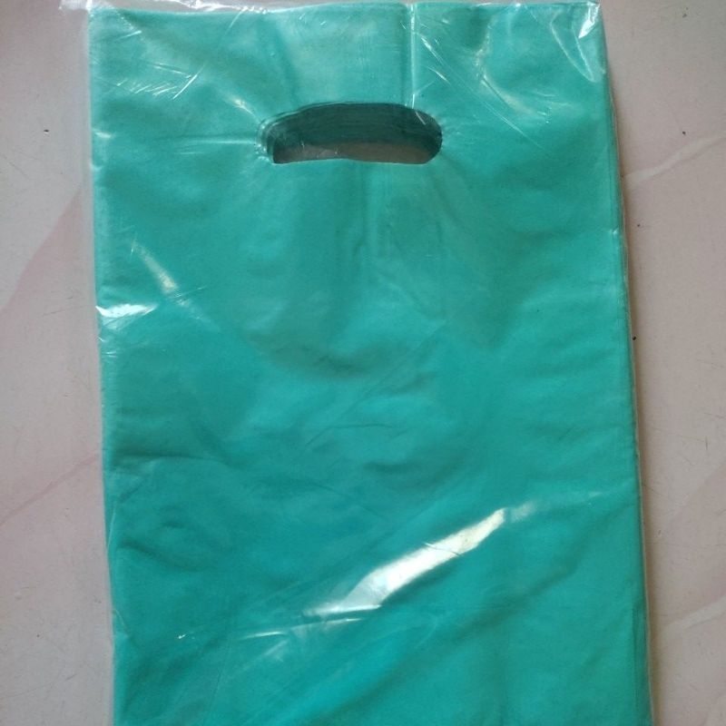 

plastik hd oval plong 20x30 tebal 0.5 mm