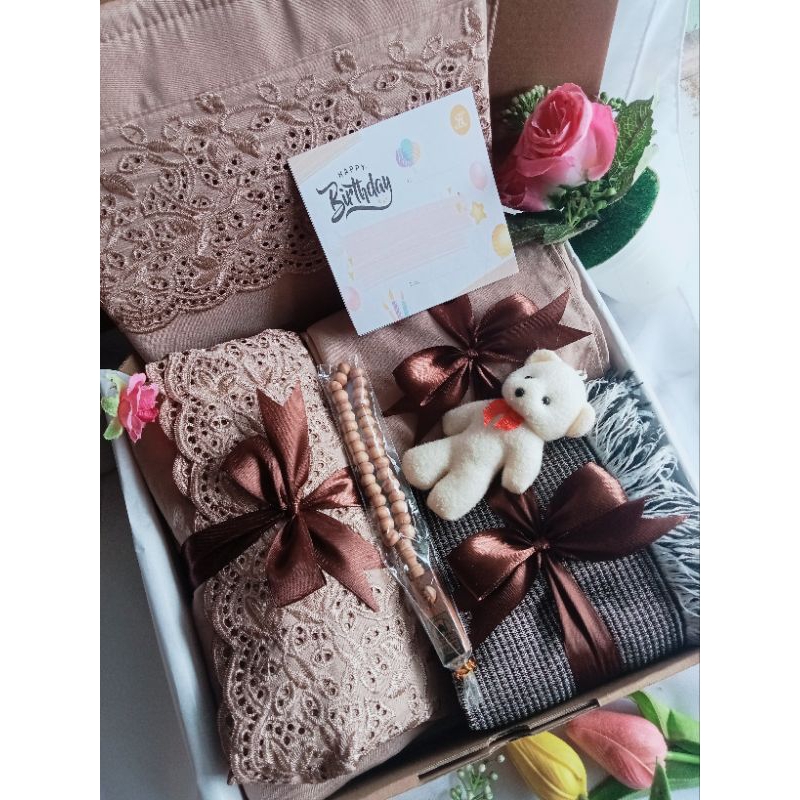 

Hampers Kado cewek mukena Khadijah Warna golden Brown premium lengkap termurah