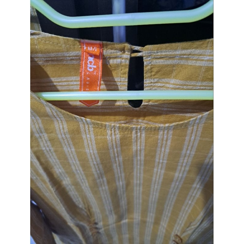 [PRELOVED] BLOUSE KEMEJA MCB SIZE M/L BLOUSE WANITA KEMEJA WANITA PAKAIAN WANITA