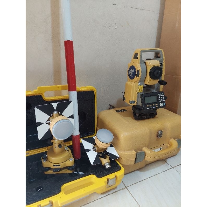 Total station Topcon es 105 bekas akurasi 5 detik