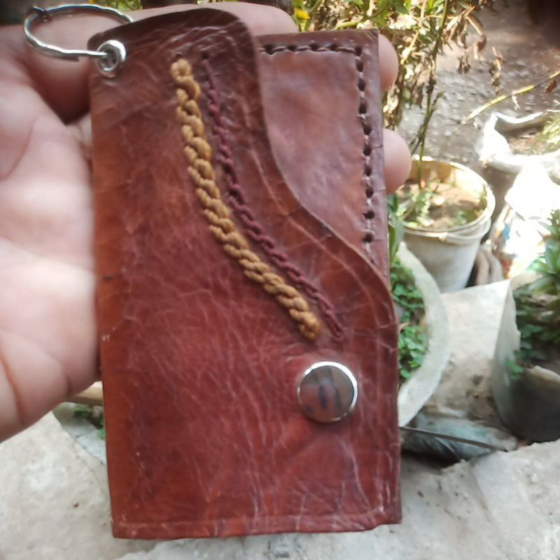 gantungan kontak mobil