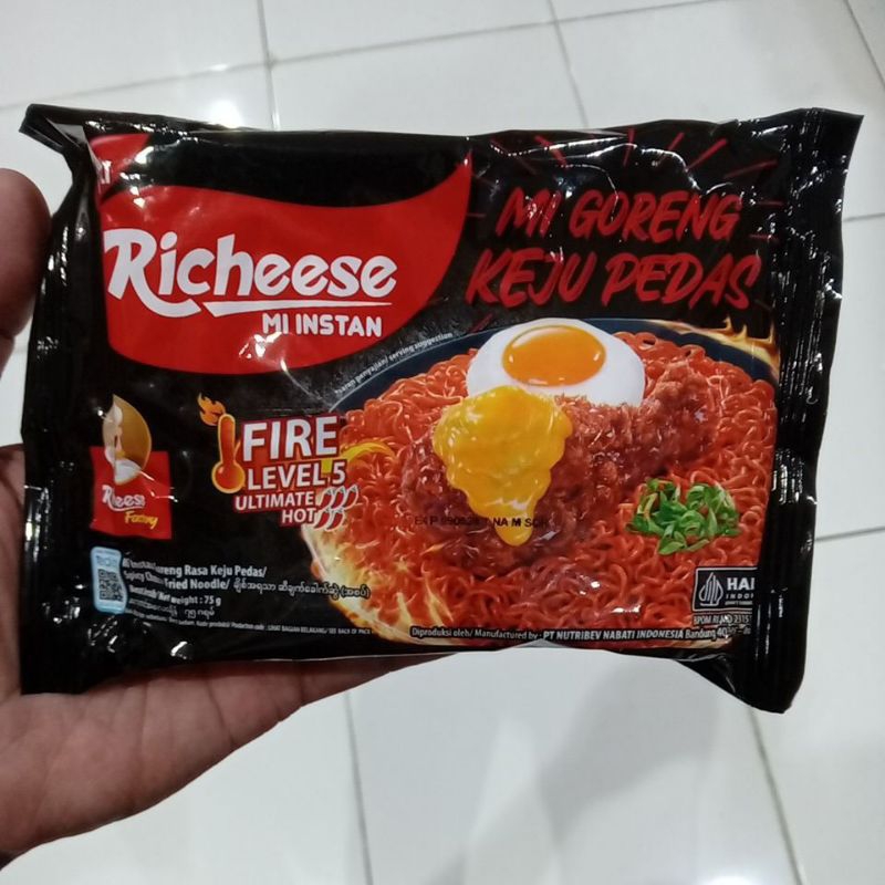 

Mahbubah - Nabati Richeese 75 g Mi Instan Goreng Rasa Keju Pedas Level 5