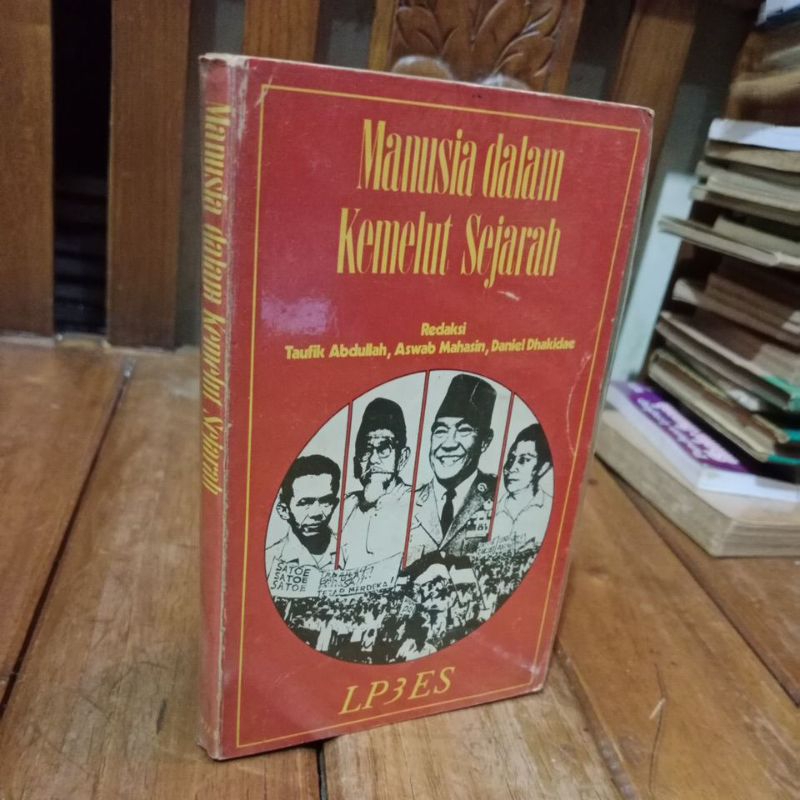 MANUSIA DALAM KEMELUT SEJARAH
