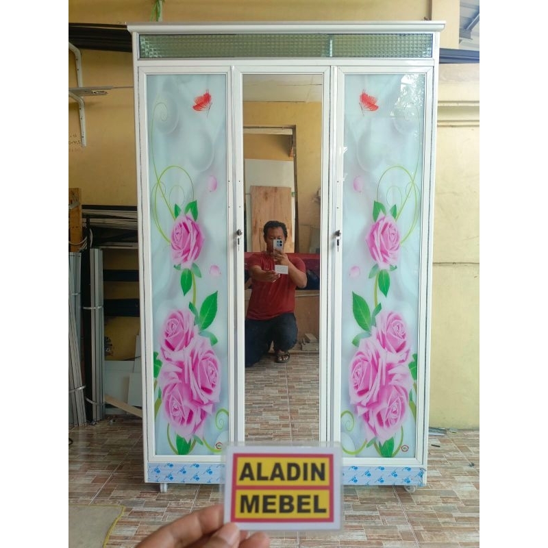 Lemari baju alumunium kaca 3 pintu putih susu
