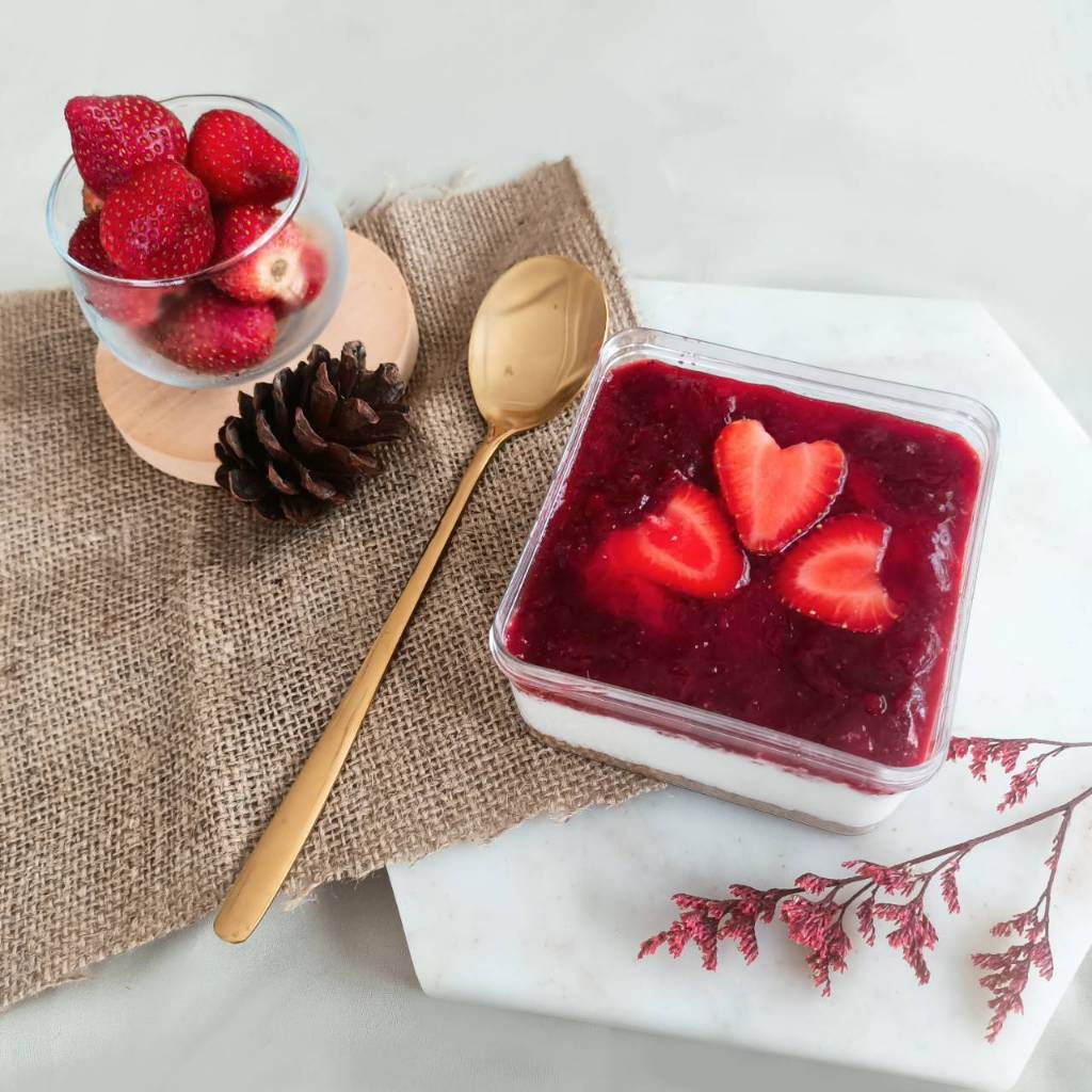 

Strawberry Cheesecake Dessert Box