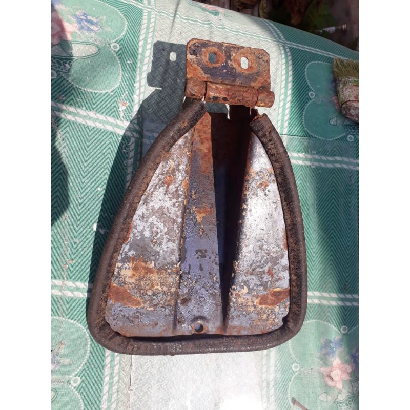 tatakan jok depan vespa PTS original bekas