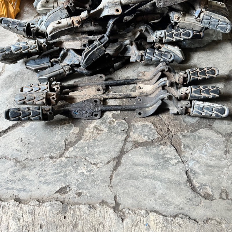 postep mp mono ori depan bancik depan pijakan kaki mp mono megapro mono normal utuh original copotan