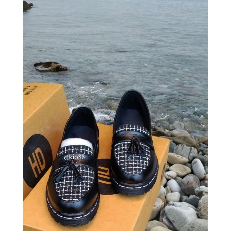 Sepatu Loafers Prian dan Wanita Docmart HD Footware Original Slip-on