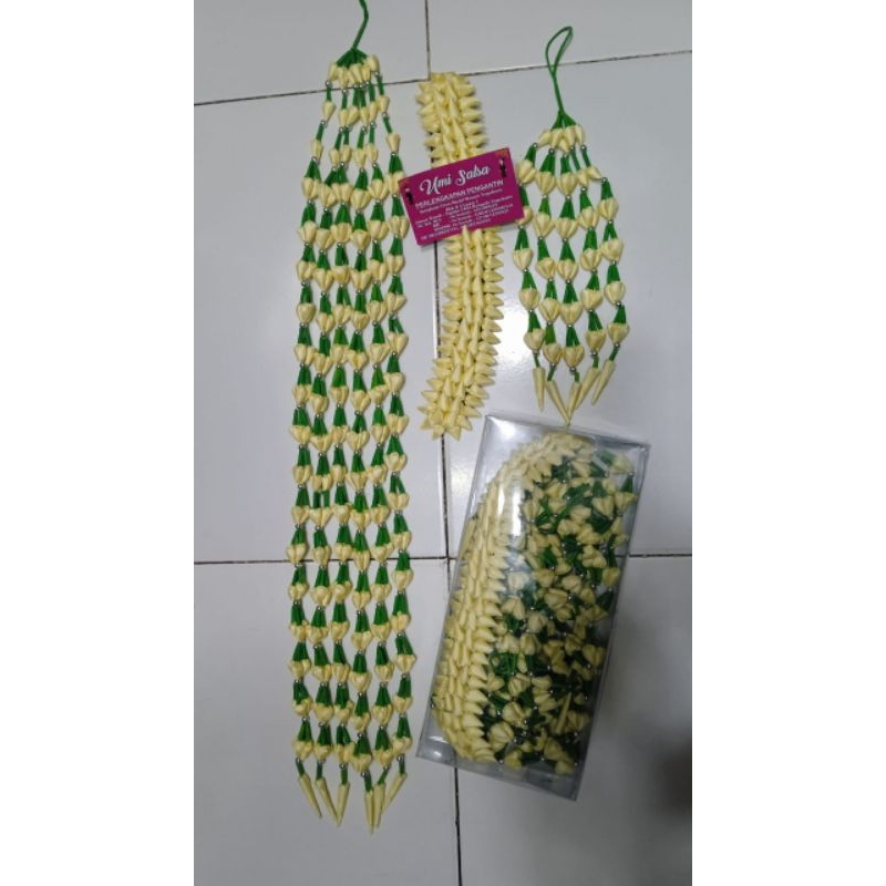 satu set melatii pengantin Sunda imitasi