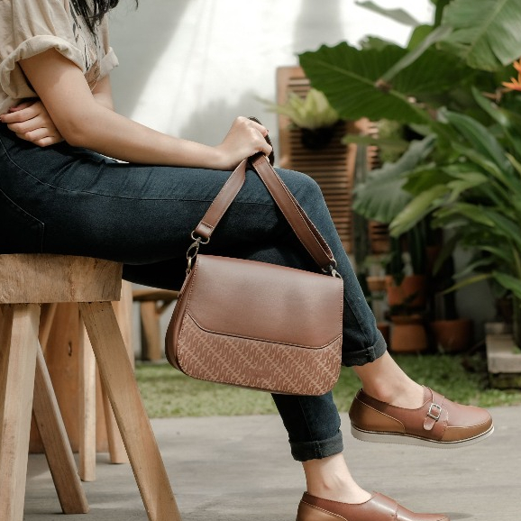 Zahira Bag - Tas Selempang Wanita Kekinian Kulit Sapi Asli Original Motif Batik - Leswan Leather