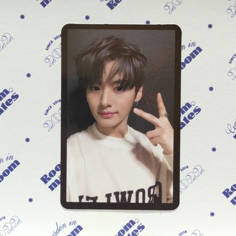 Stray Kids - Lee Know Yellow Wood black border Photocard