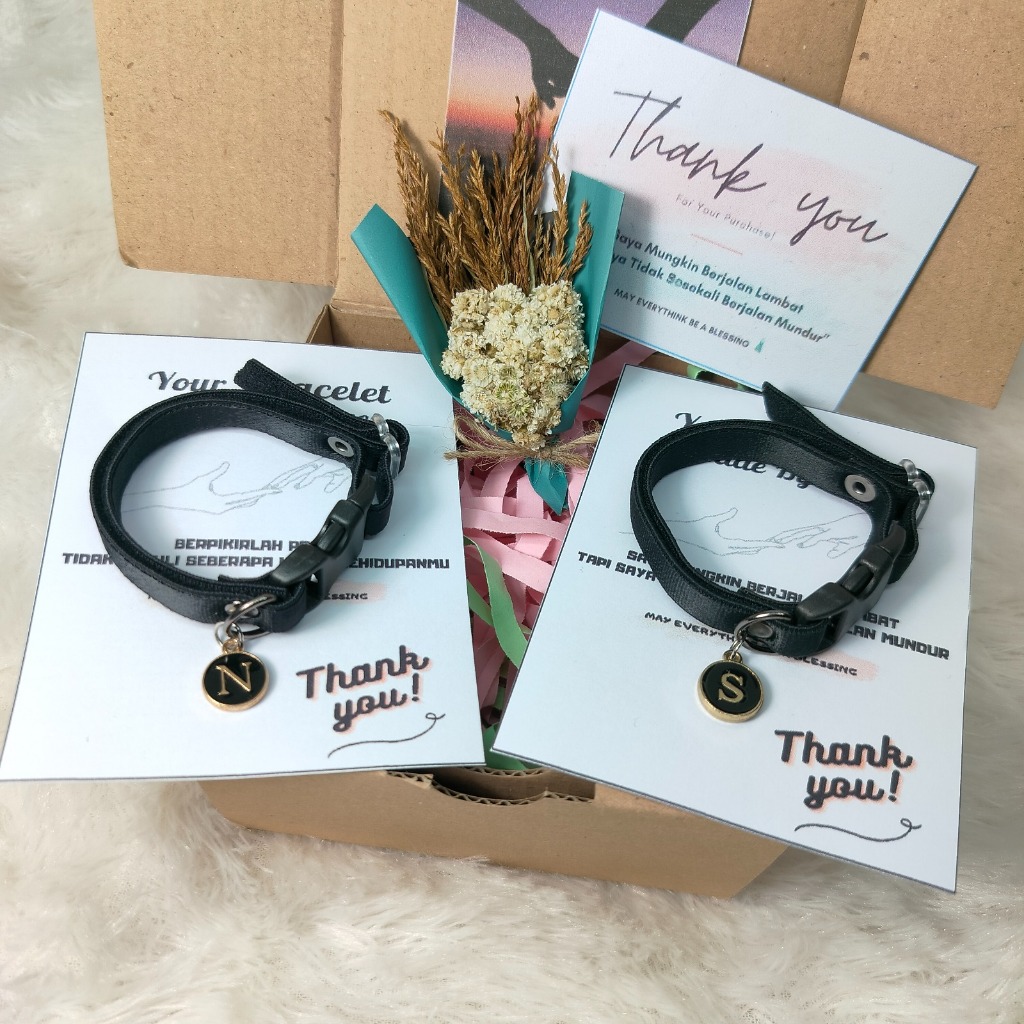 Gelang Couple Initial Nama Huruf Charm Epoxy Bulat Hitam + Giftbox