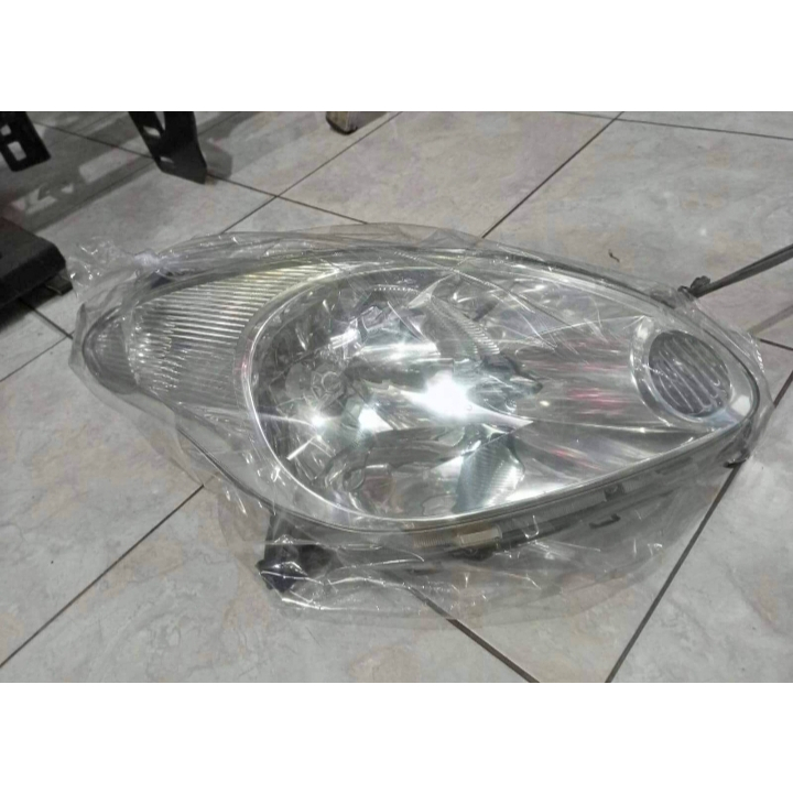 headlamp lampu depan daihatsu sirion lama