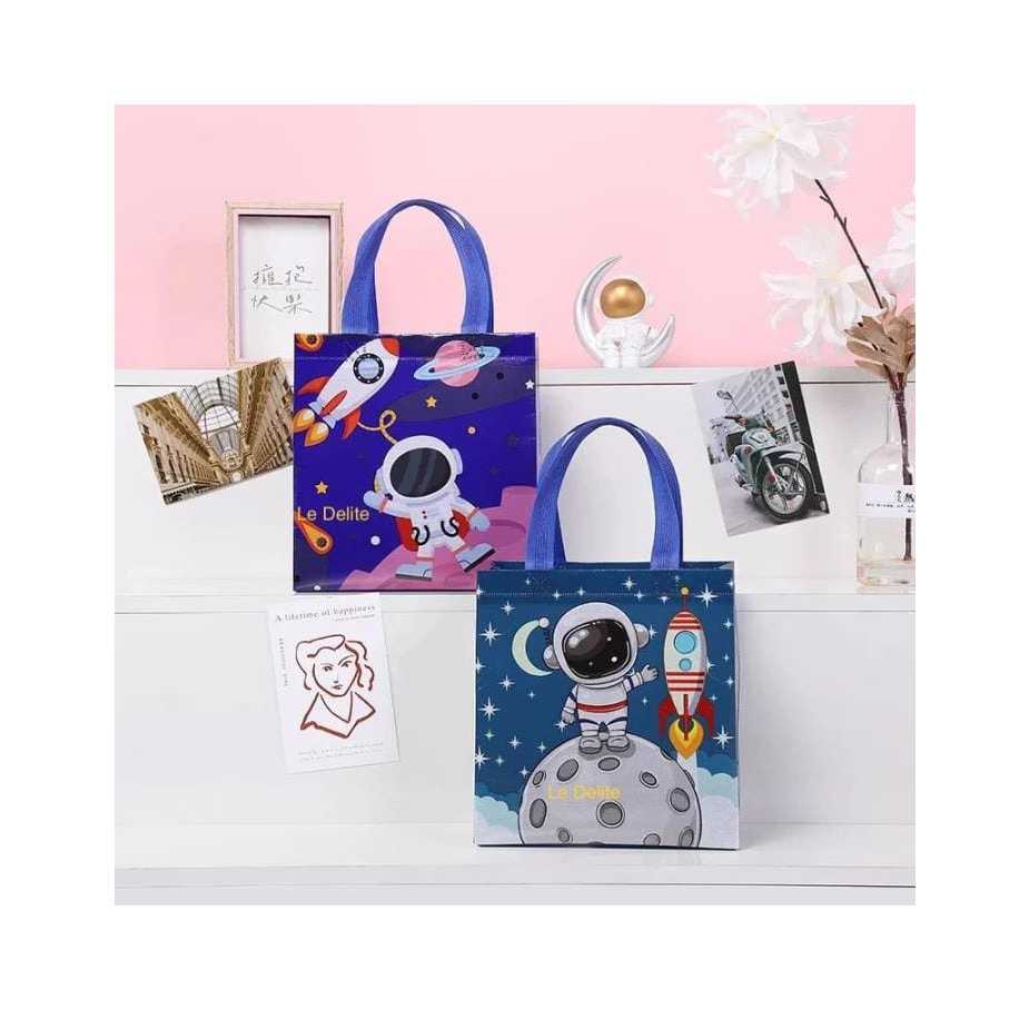 

Tas Souvenir Ulang Tahun Murah Motif anak cowo