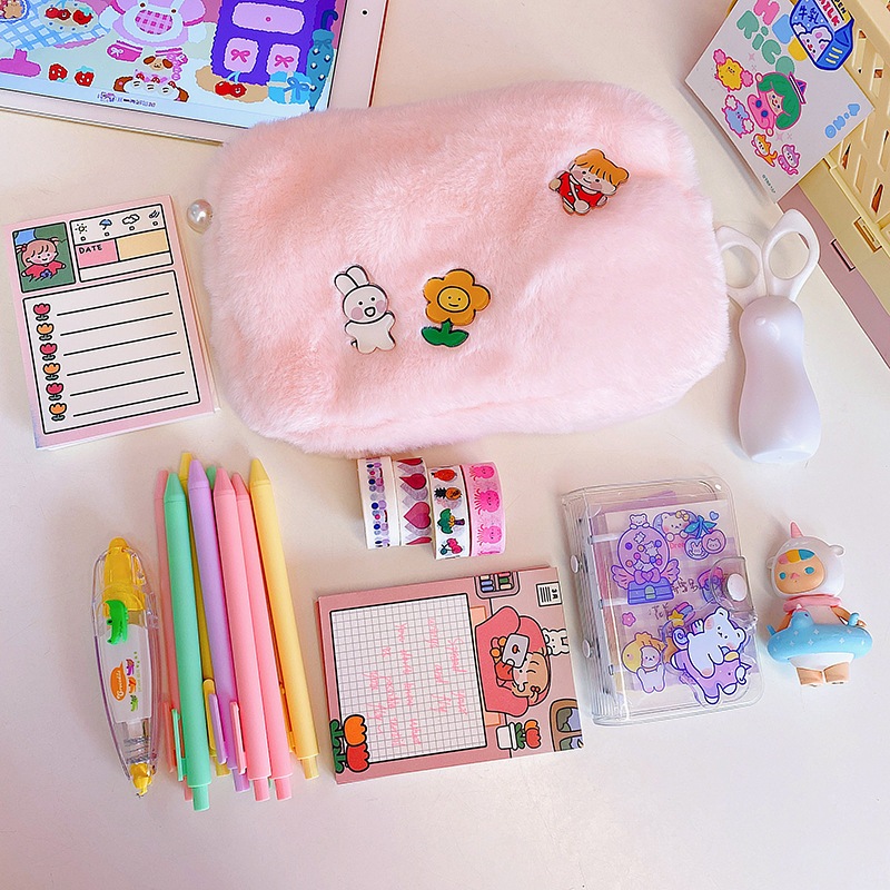 

Tempat Pensil/Pouch Bulu Halus (Include 3 PIN)