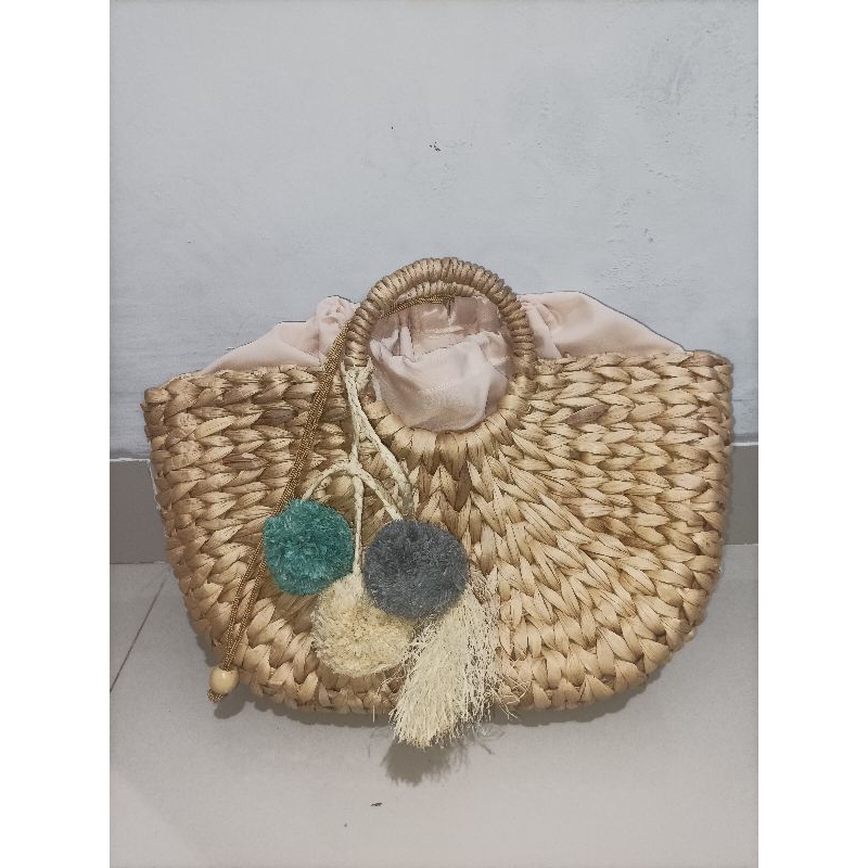TAS PANTAI WANITA anyaman enceng gondok