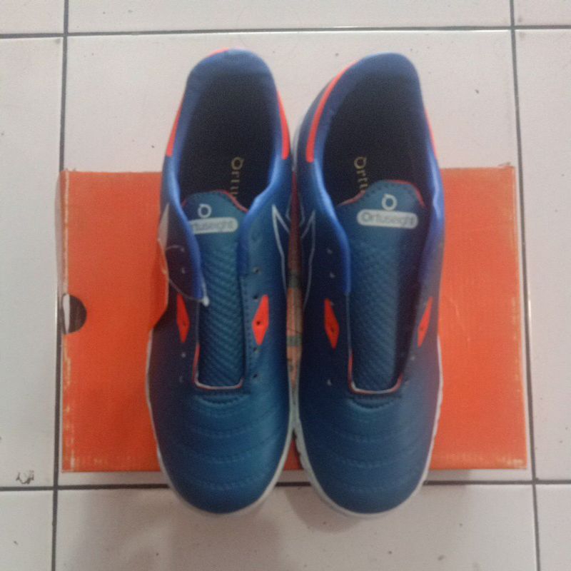 spatu futsal ortus