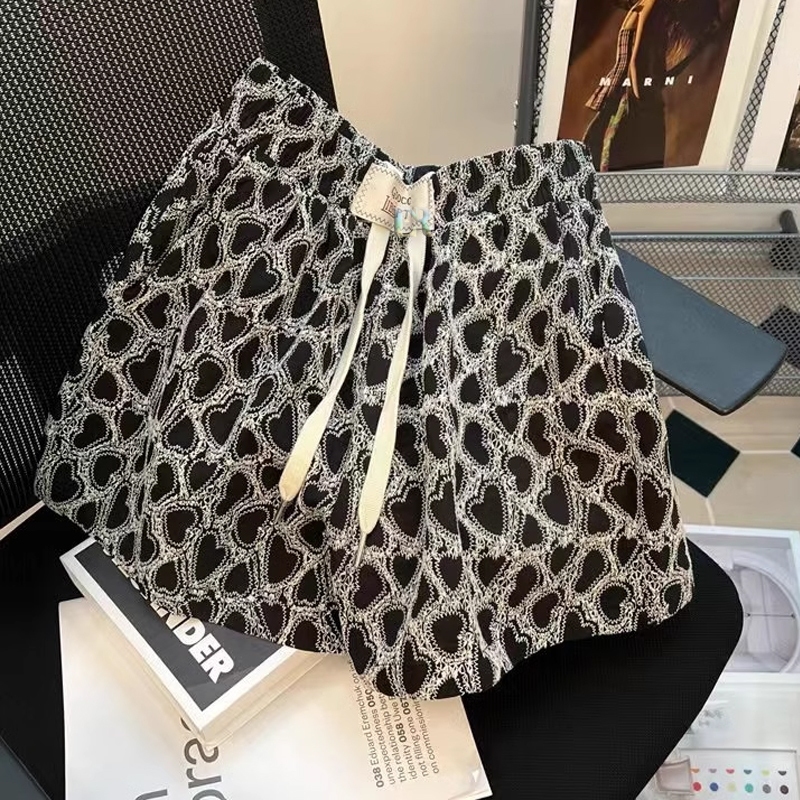 Celana-010 Celana Kasual Pendek Wanita Remaja Dewasa Motif Love-Love Dengan Dua Saku Samping Kanan K