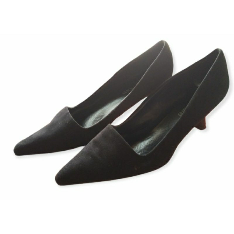 Sepatu Hitam Marie Claire