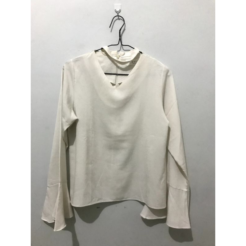 BISA NEGO blouse wanita warna putih tulang semi crop lengan panjang lengan trumpet size S fit to M p