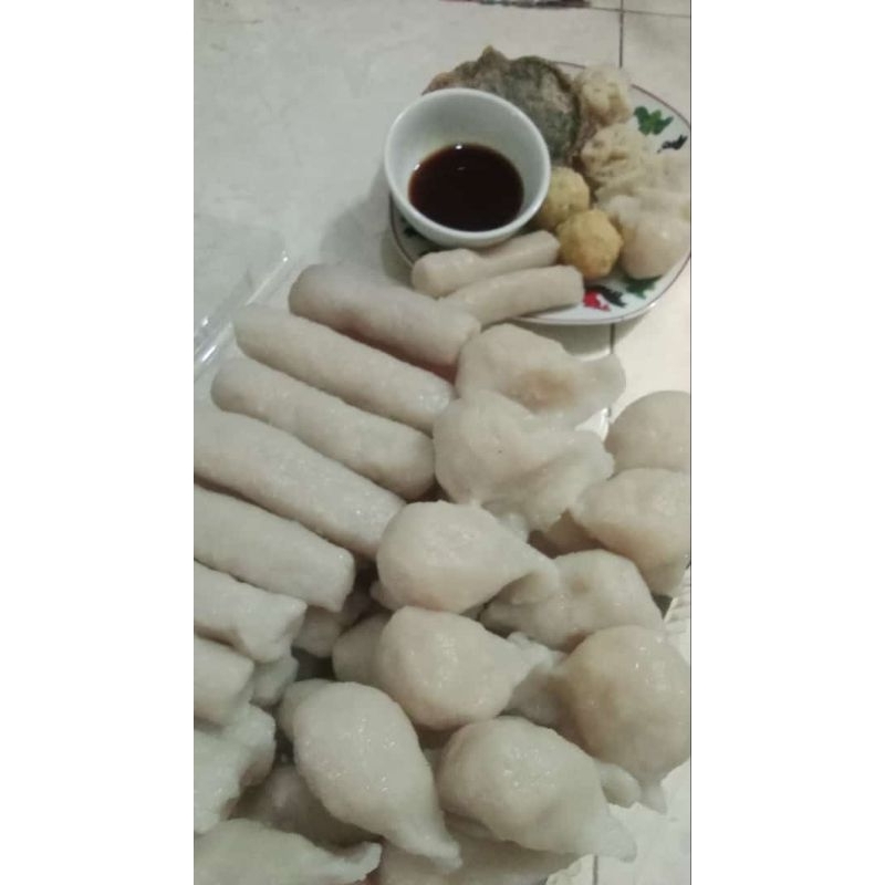 

Pempek palembang isi 10 pcs dengan cuko asli gula aren palembang