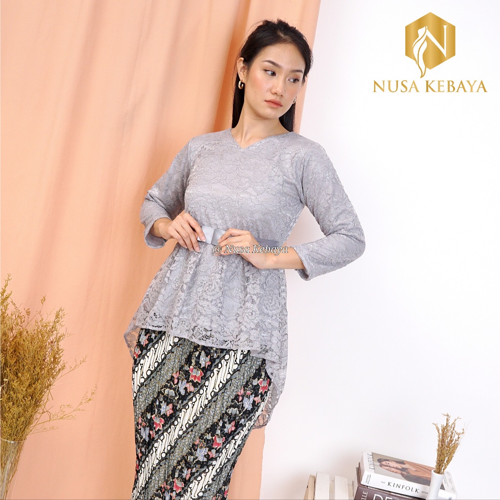 Nusa_Kebaya Atasan Kebaya Pinguin Aurora Baju Kebaya Pita Kebaya Wisuda Modern Kebaya Aurora Brikat
