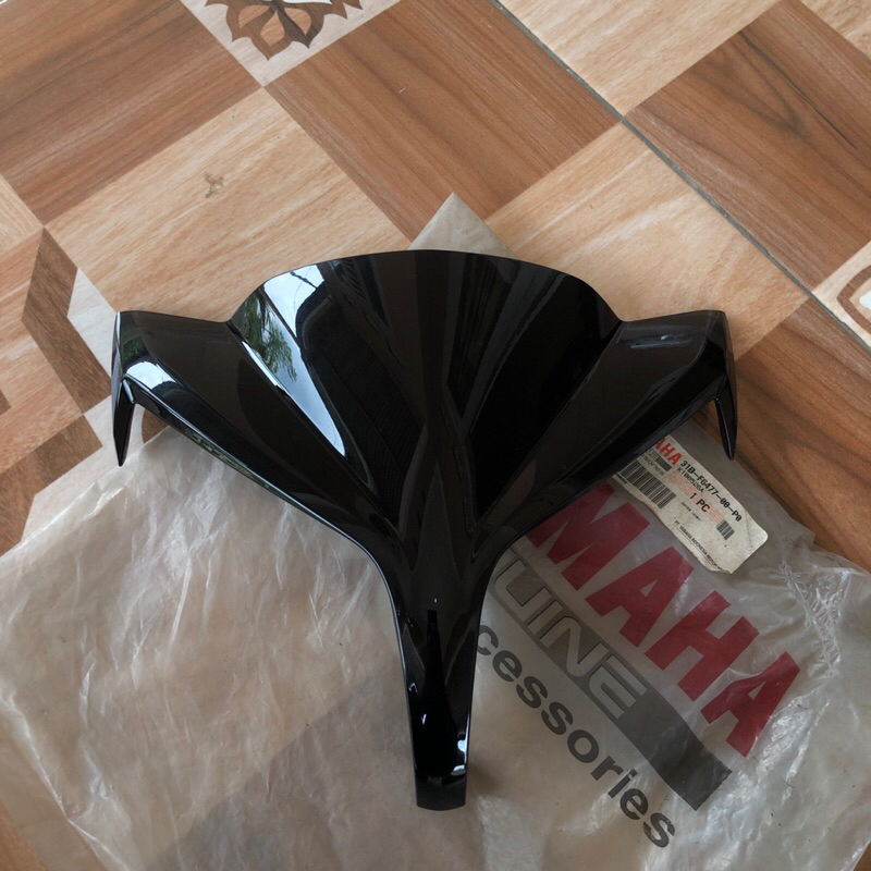 VISOR DEPAN COVER LUAR BATOK TOTOK DEPAN JUPITER Z NEW ROBOT SALIB HITAM ORIGINAL / 31B-F6477-00-P0