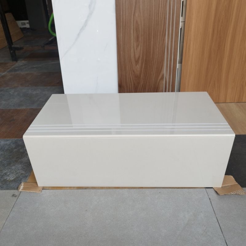 granit tangga Cream polos uk 30×60&20×60