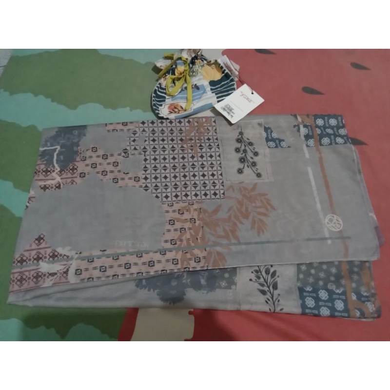 Preloved Odion Scarf Ria Miranda Grey