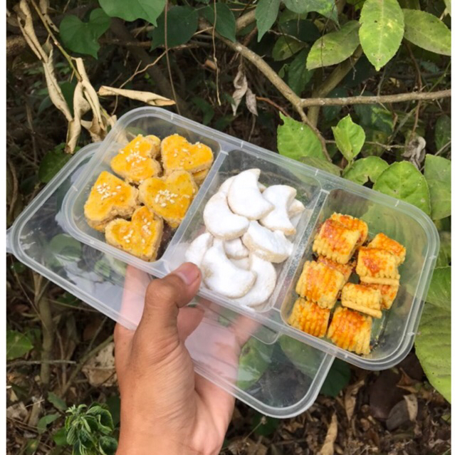 

Kue kering isi nastar,roti kacang,roti salju