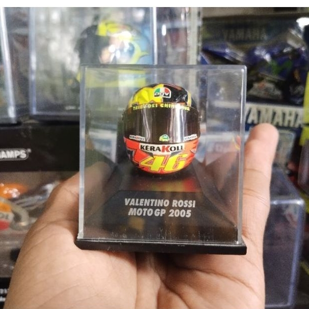 Minichamps Miniatur helm Rossi 2005 skala 1:8