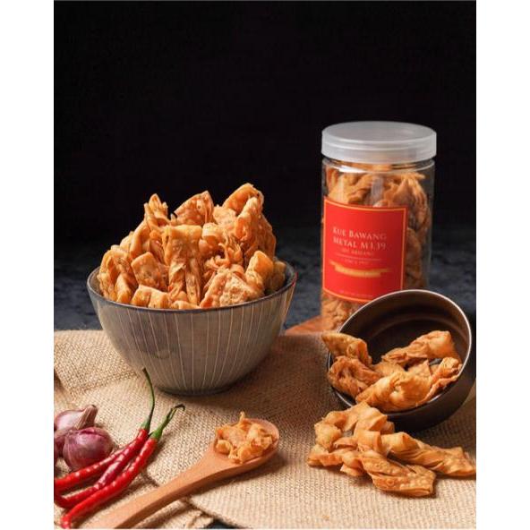 

Kue Bawang Metal (Kemasan Toples)