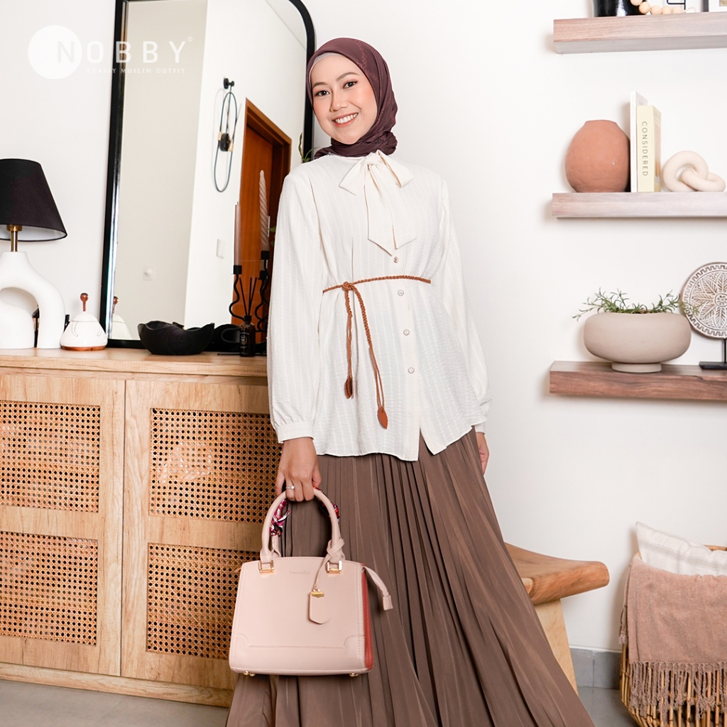 Nobby Simfoni Blouse Atasan Wanita Casual Look Bahan Airflow Kancing Depan